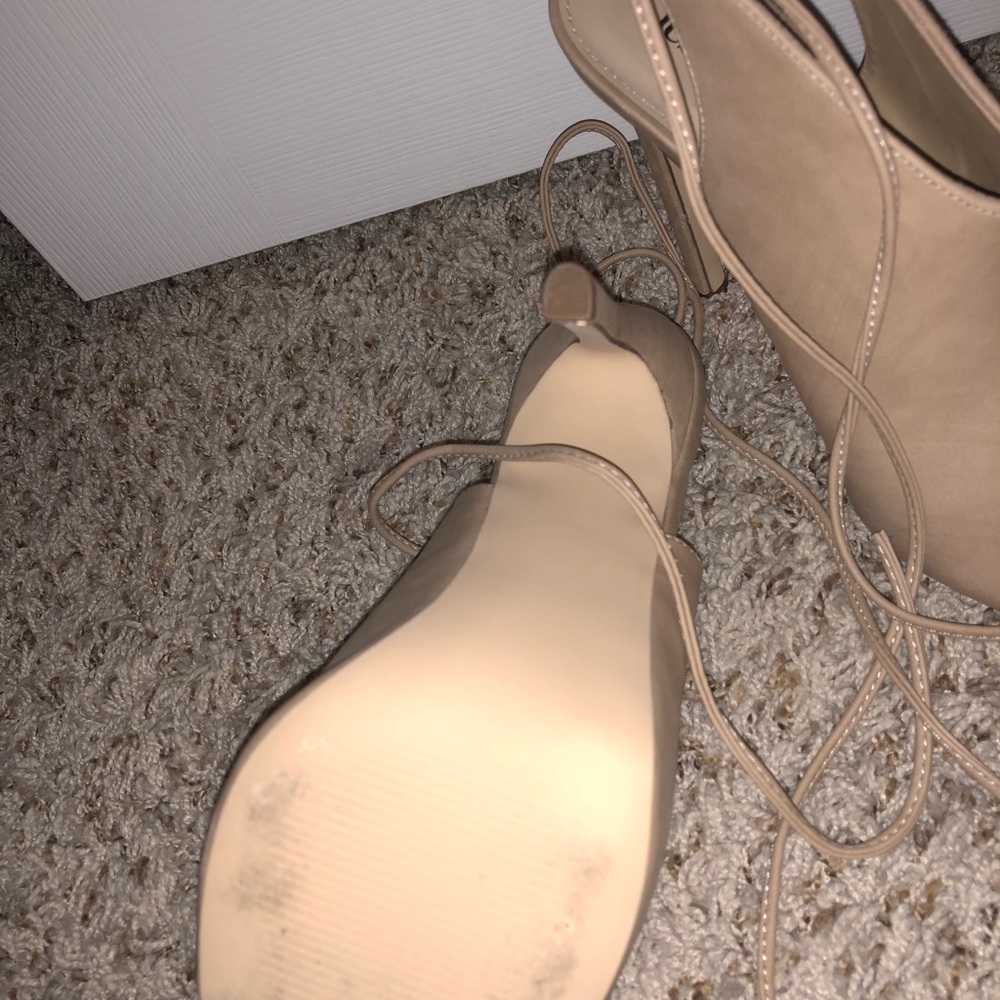 nude high heels - Picture 3 of 3